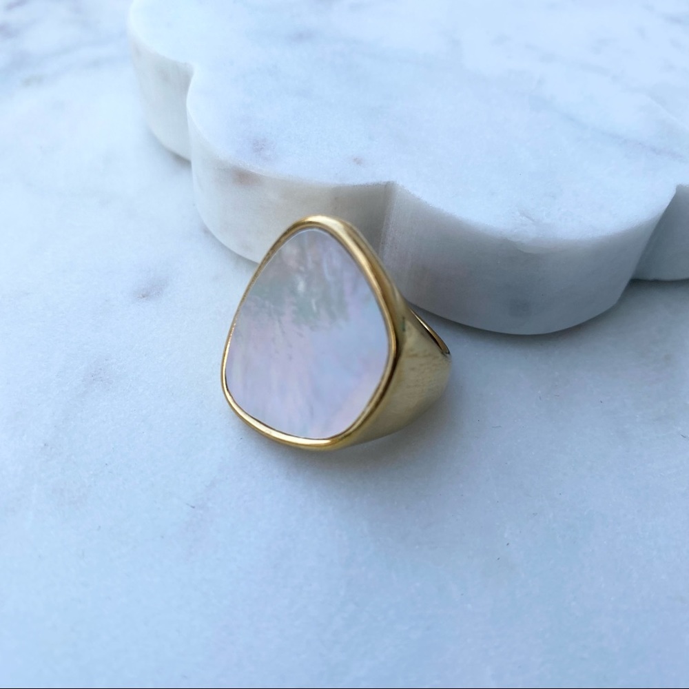 April Mother Shell ring - Picture 1 of 7
